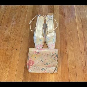 Cream with light colors womens size 11 low heel with matching purse.